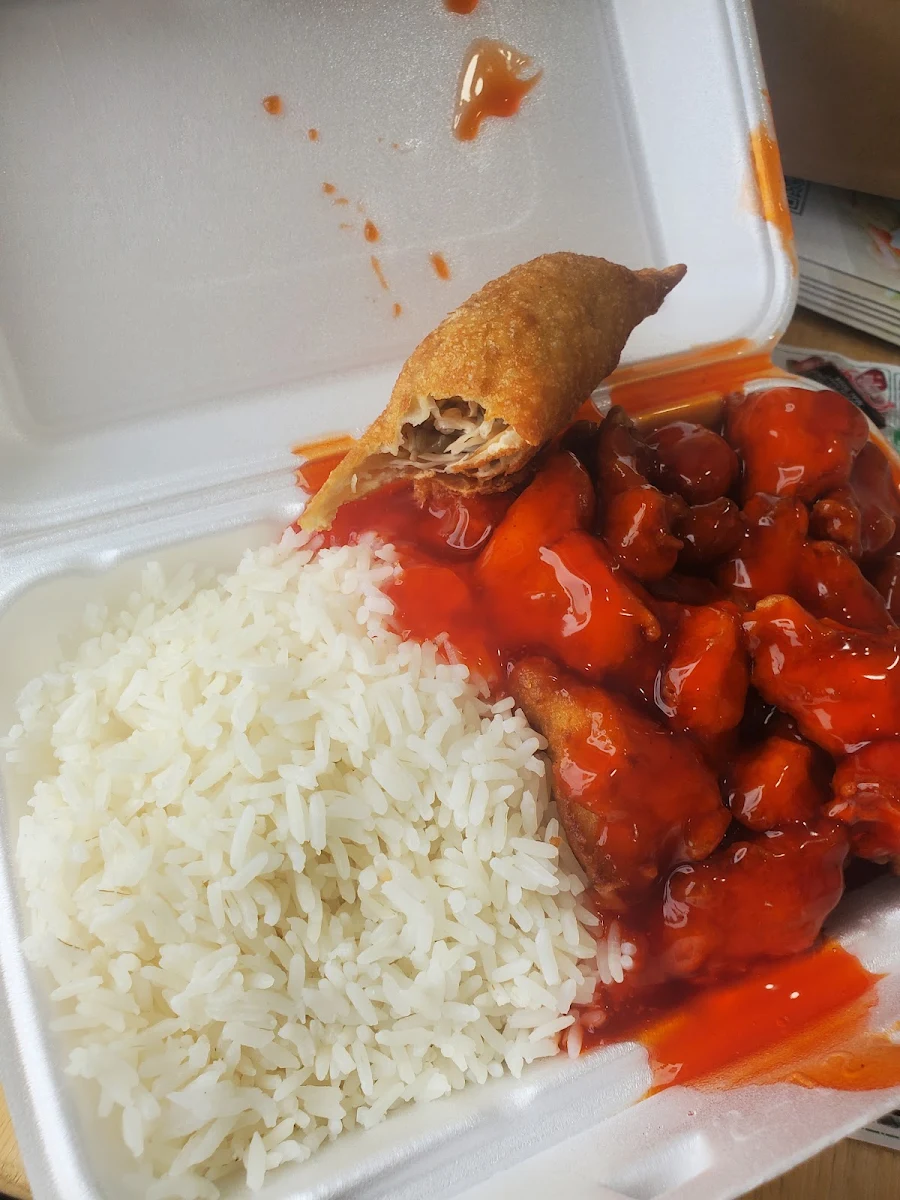 sweet & sour chicken on steamed rice甜酸鸡饭盒